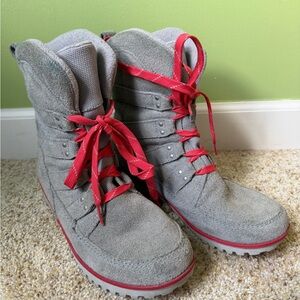 Sorel Gray Suede Boots with Red Laces